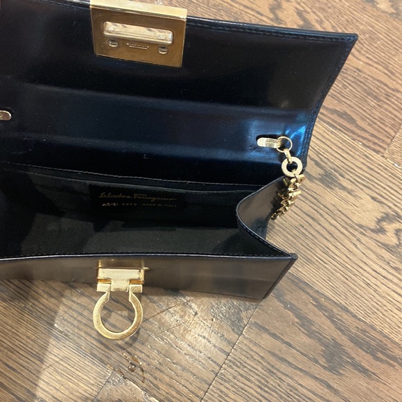 Salvatore Ferragamo bag - Picture 5 of 8